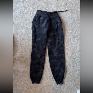 Lululemon camo scuba joggers